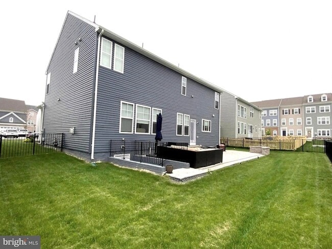 Building Photo - 5763 Hawk Ridge Rd