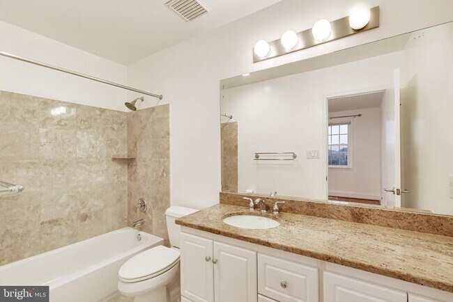 Building Photo - 1660 Beekman Pl NW