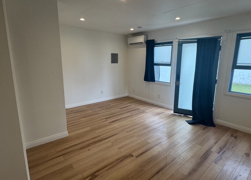 Building Photo - 914 S Ogden Dr