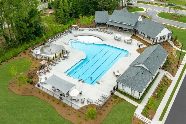Building Photo - 39 Clubview Dr