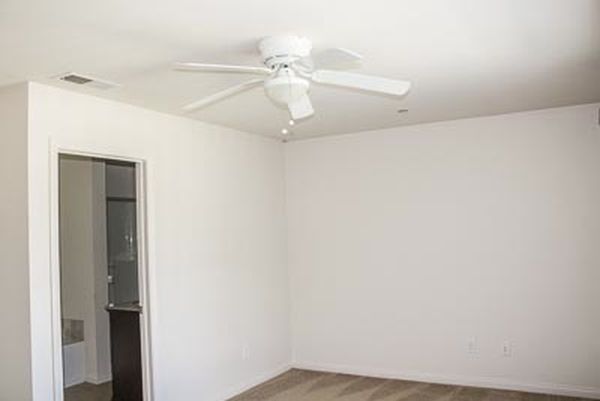 Building Photo - 1918 Kelly Ave