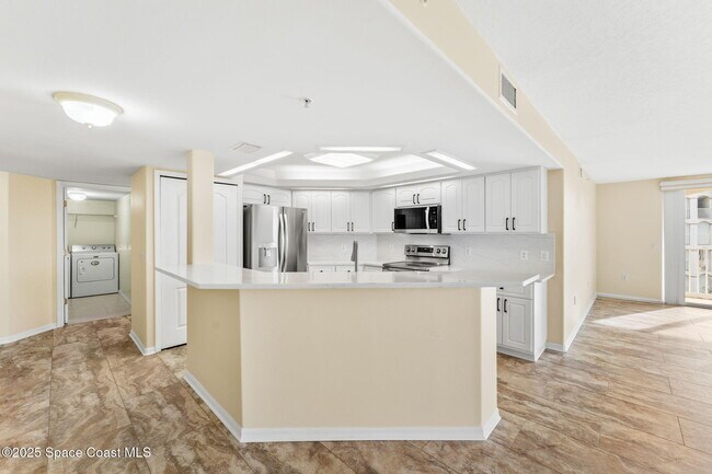 Building Photo - 821 Del Rio Way