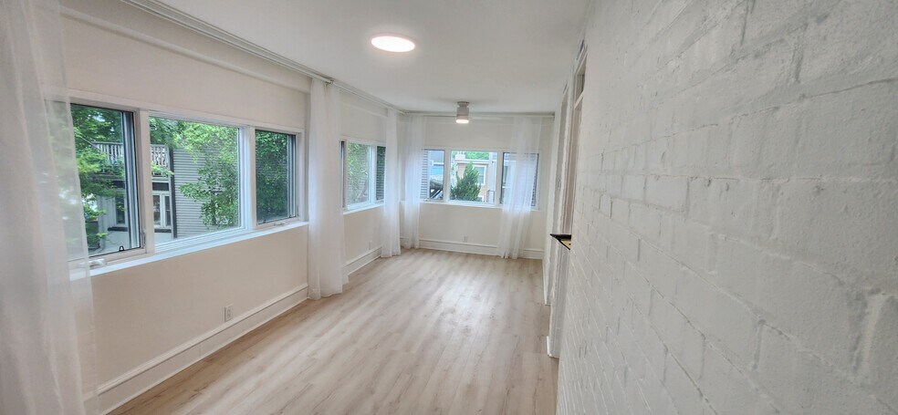 Building Photo - 733 Jenifer St