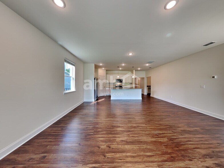 Building Photo - 1595 Soapstone Rd