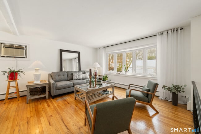 Building Photo - 16 Cushing Dr