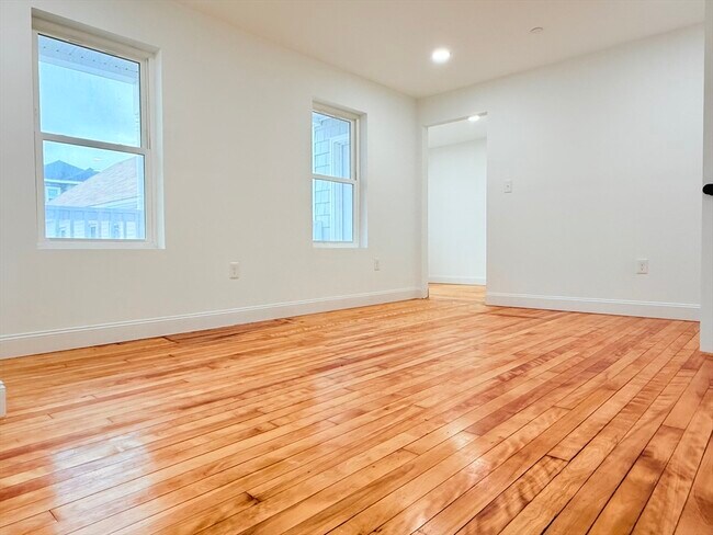 Building Photo - 23 Bellevue St