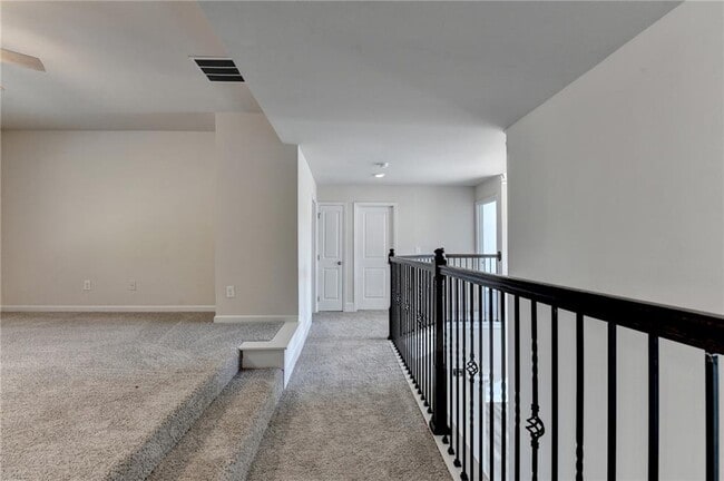 Building Photo - 1661 Silver Crst Wy