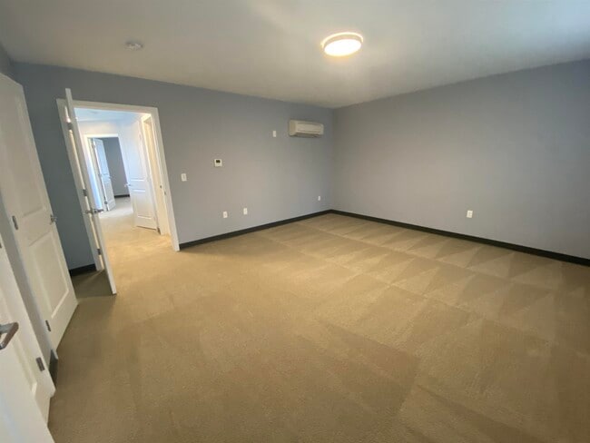 Building Photo - 27 E Ridge Dr