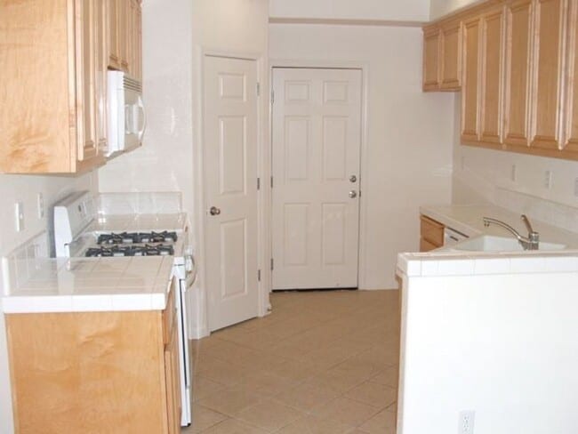 Building Photo - Great Coppergate End unit