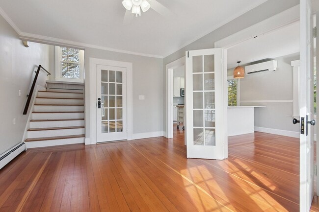 Building Photo - Charming 3-Bedroom in Downtown Niantic