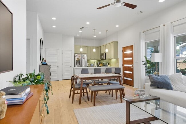 Primary Photo - 2007 S L Davis Ave