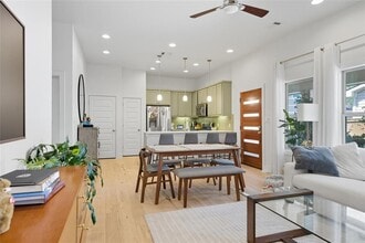 Building Photo - 2007 S L Davis Ave