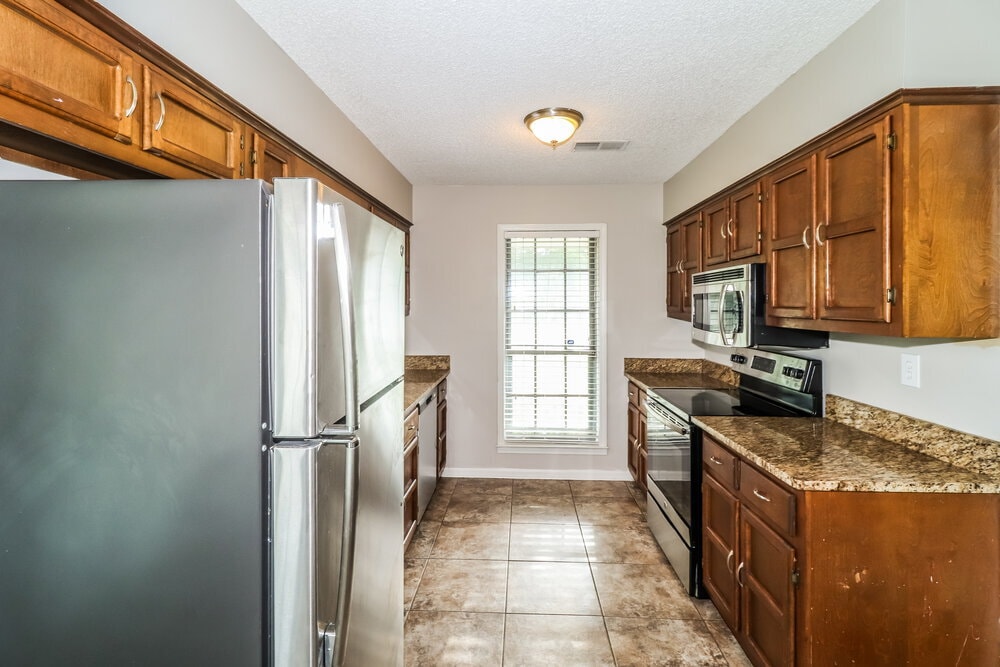 Building Photo - 6708 Henredon Dr