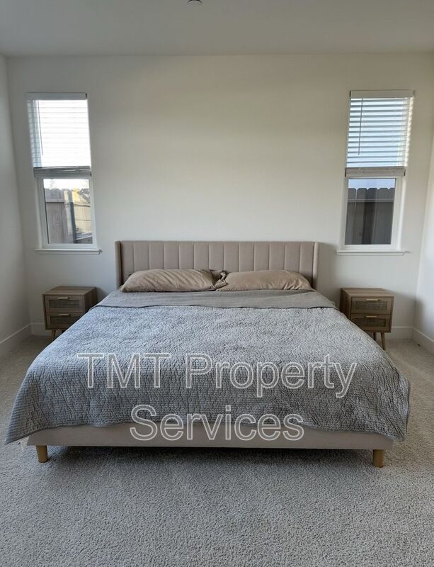 Building Photo - 1060 Lyonia Cir