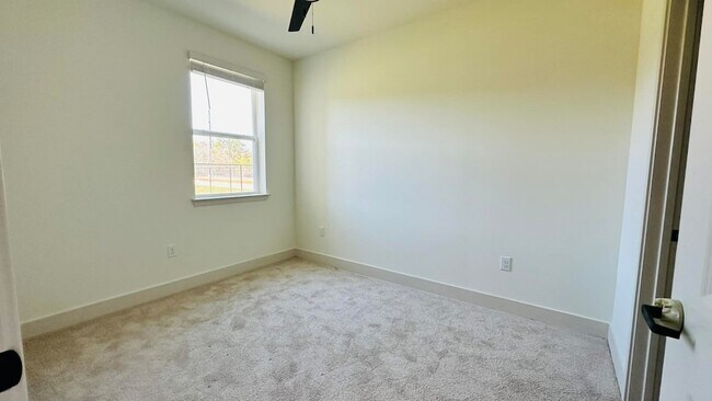 Building Photo - 19100 Woodland Hills Dr