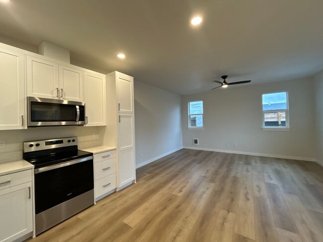 Building Photo - Single Level 1 Bedroom / 1 Bathroom Home