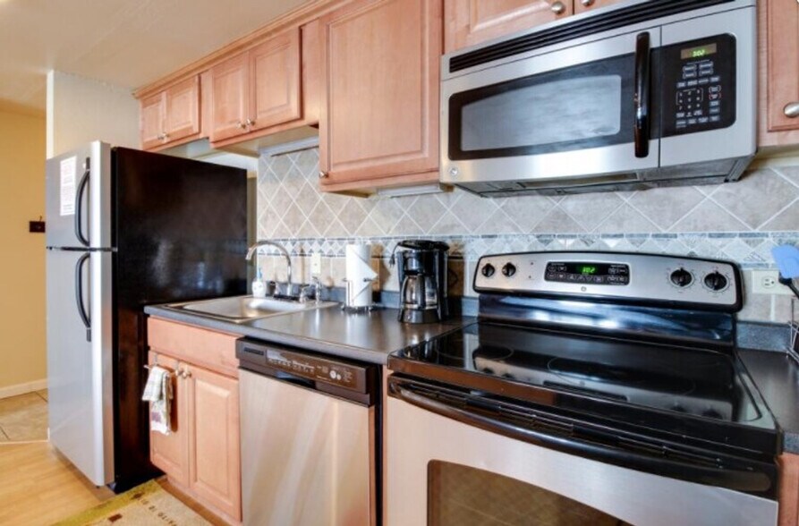 Building Photo - 624 McCall Ave