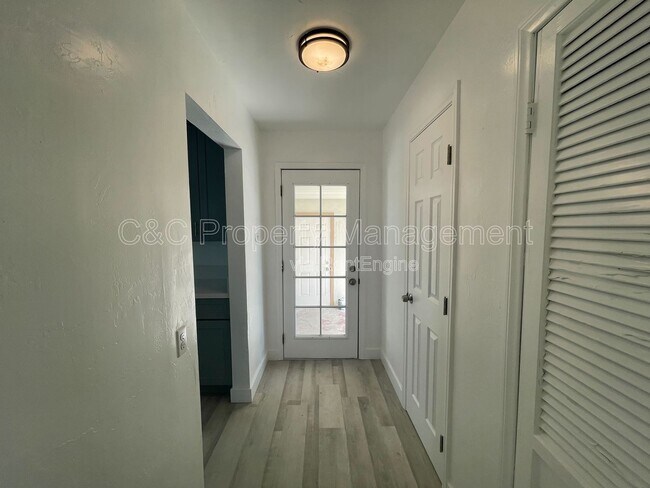 Building Photo - 1410 Cottonwood Ave