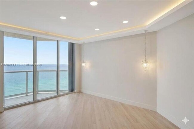 Building Photo - 16485 Collins Ave