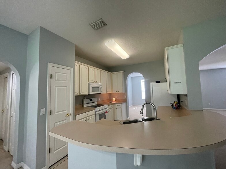 Building Photo - 9805 Portofino Dr