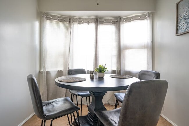 Building Photo - 2302 Loy Ln