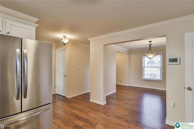 Building Photo - 2811 Kingsview Ave