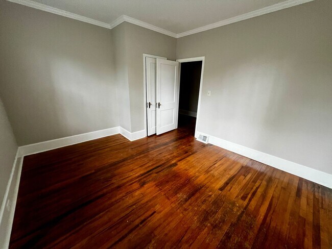 Building Photo - 3800 Overbrook Dr