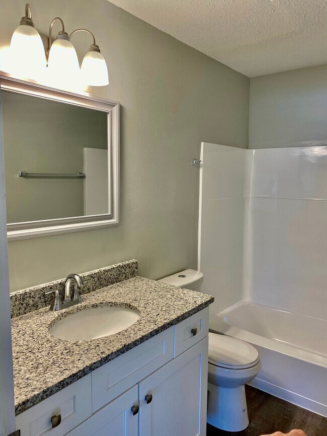 Building Photo - 1638 Keeble St