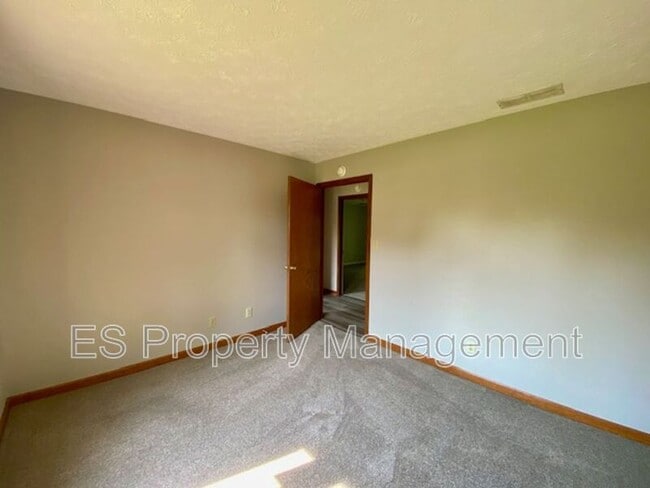 Building Photo - 6110 Munsee Ln
