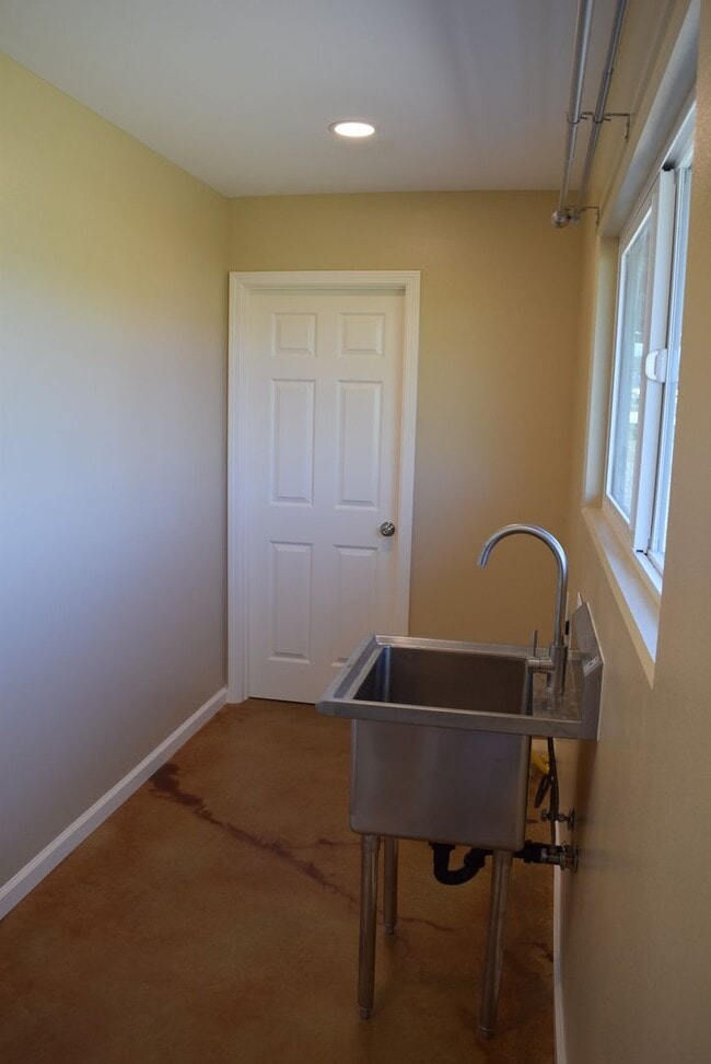 Building Photo - 1767 Kilauea Ave