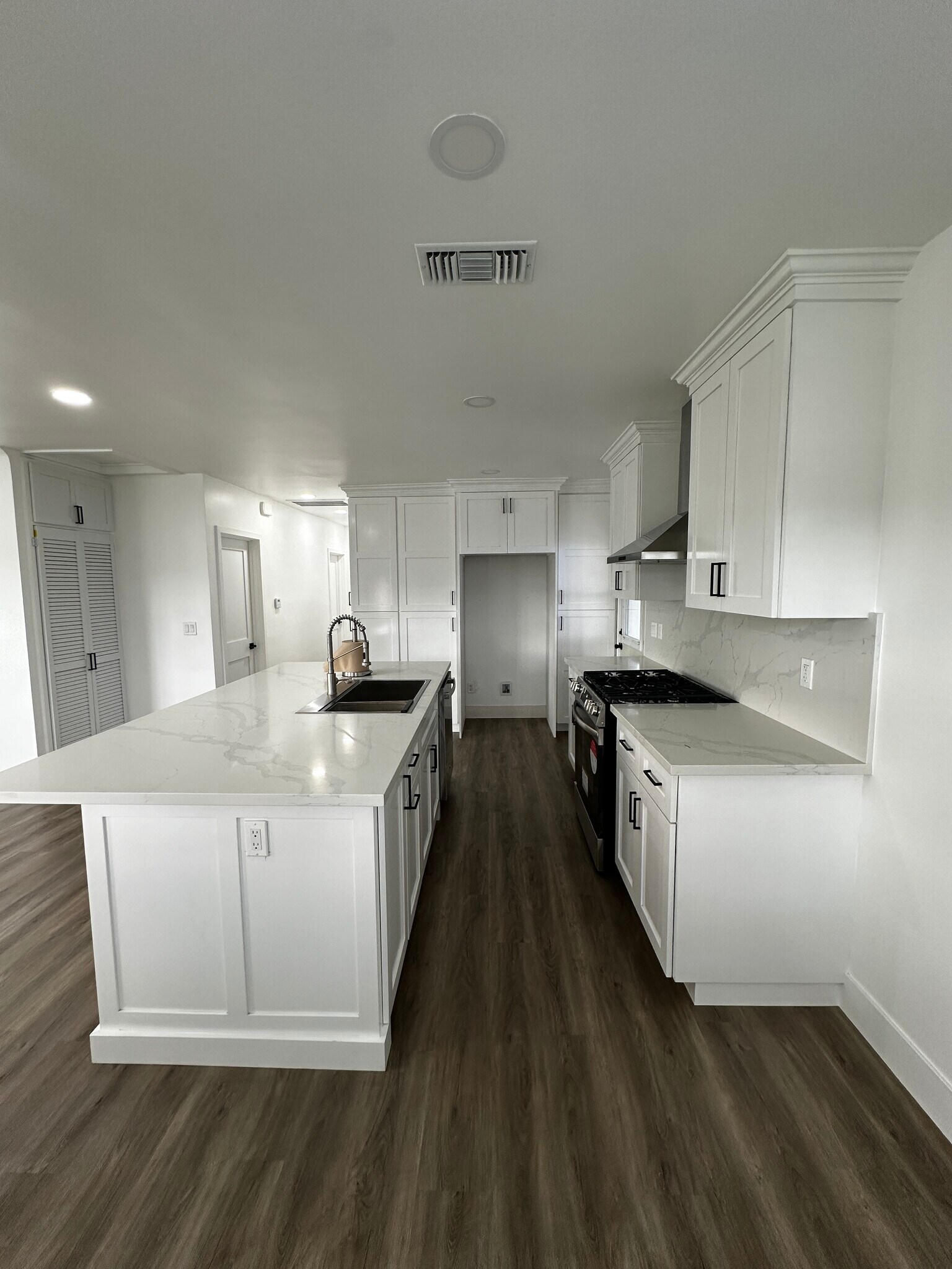 Kitchen - 2925 Artesia Blvd