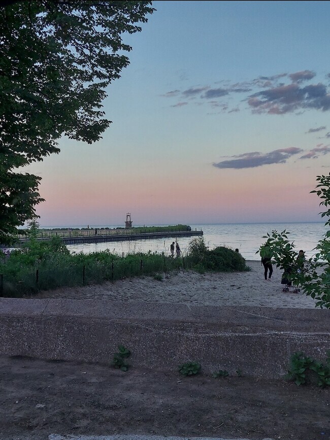 Building Photo - 1134 W Pratt Blvd