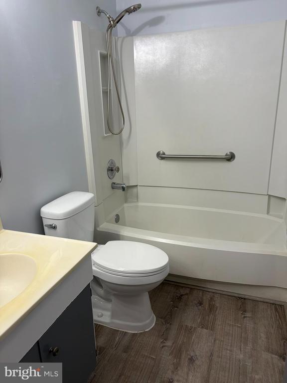 Building Photo - 424 Crisfield Dr