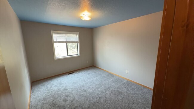Building Photo - 2741 NE Laramie Way