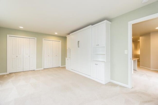 Building Photo - 4 bedroom in Kirkland WA 98033