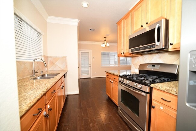 Building Photo - 3514 Clearview Cir