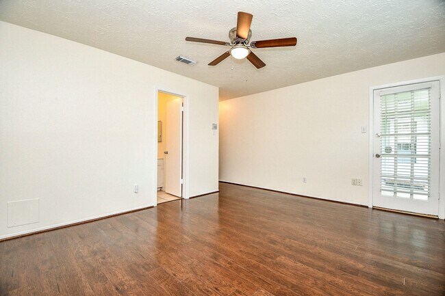 Building Photo - 16823 Cobble Ridge Dr