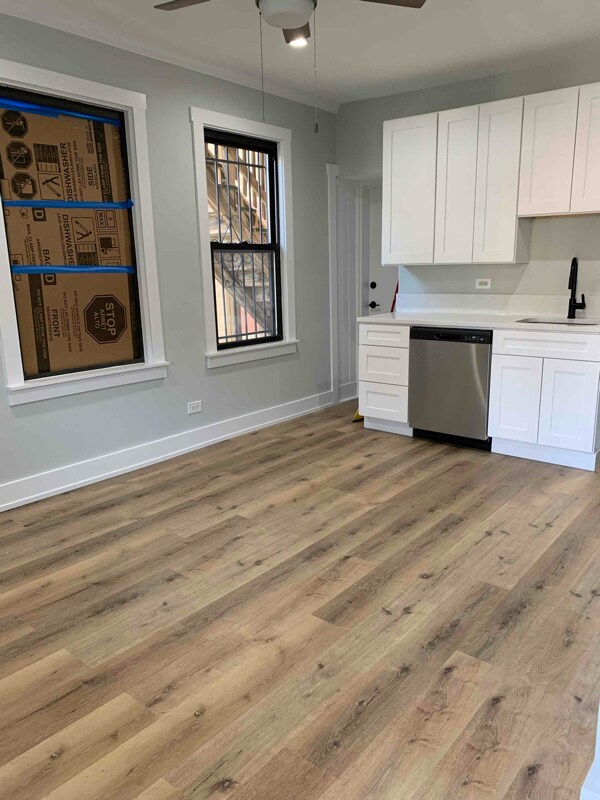 Building Photo - 3729 N Kenmore Ave