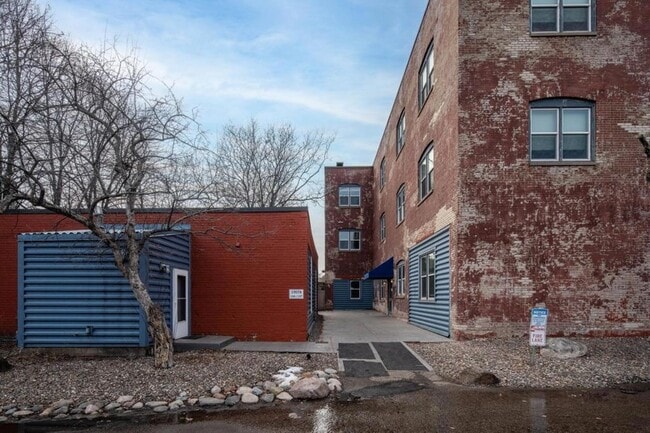 Building Photo - 215 7th St NE