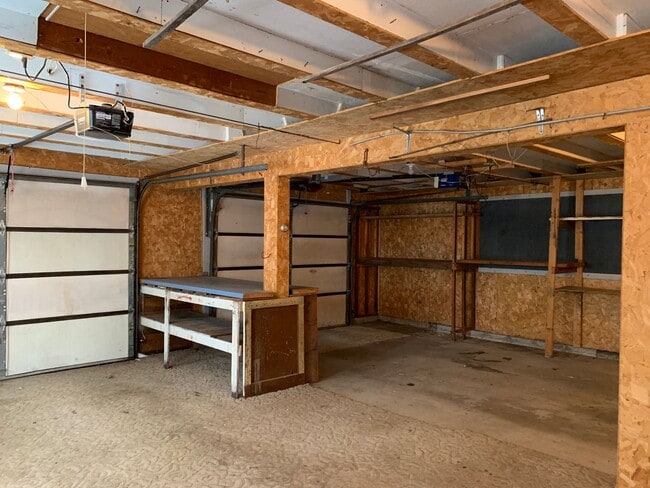 Building Photo - Charming Single Family Home