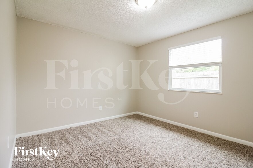 Building Photo - 7742 Club Duclay Dr