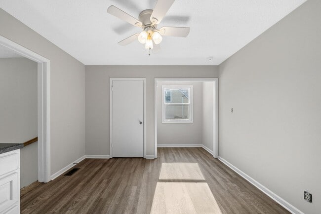 Building Photo - 4 Bedroom Pet Friendly Home For Rent!