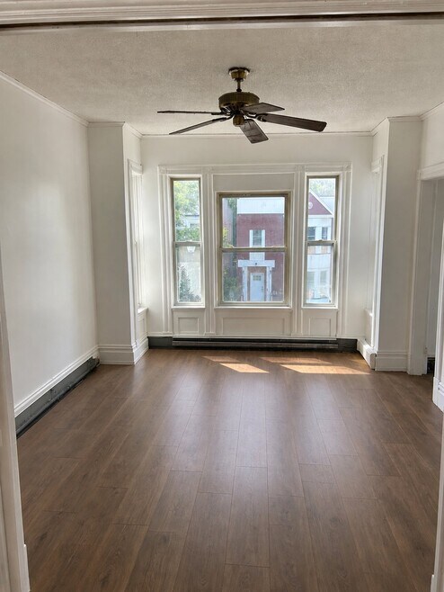 Building Photo - 134 6th Ave
