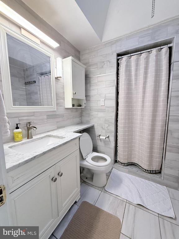 Building Photo - 3463 W Queen Ln