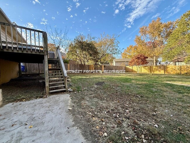 Building Photo - 4 Bedroom Home Near Downtown Lee’s Summit