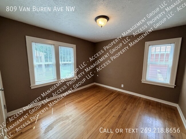 Building Photo - 809 Van Buren Ave NW