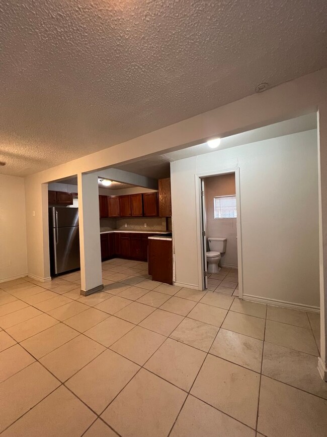 Building Photo - Cozy 2-Bedroom Casita Near St. Mary’s Univ...