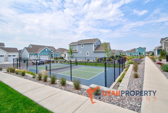 Building Photo - 5002 Evergreen Ln