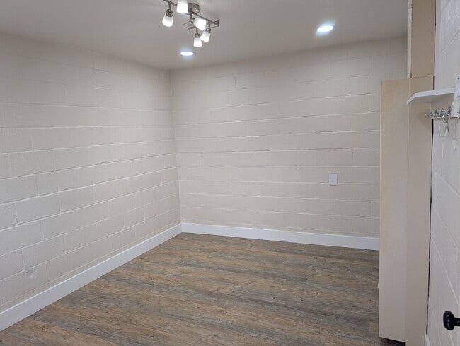 Building Photo - Studio in Central Davis