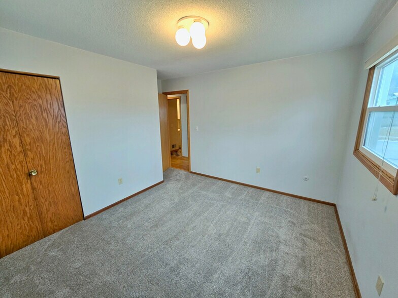 Building Photo - 725 Elton Hills Dr NW